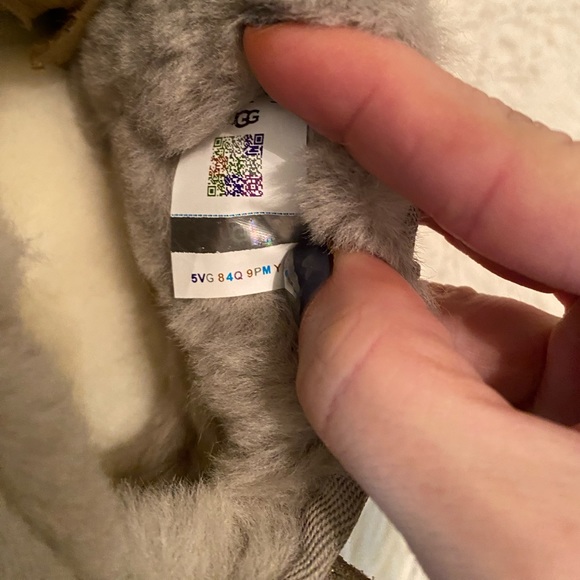 Brand new in box UGG Classic Ultra Mini- Goat. Ships out same or next day! - Picture 3 of 16